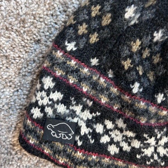 Turtle Fur Wool Hat with Pom Pom. fleece Lining. Snowflakes. Skiing. Outdoor - Picture 4 of 14